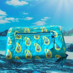 VERA BRADLEY WALLET quilted & washable in Bermuda Blue  like new.